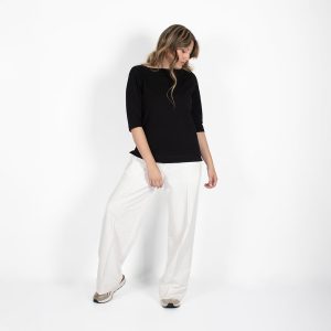 mujer_camisa_cuello_bandeja_negra