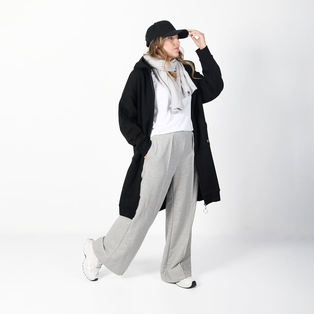 pantalon_bota_ancha_mujer_con_gorra